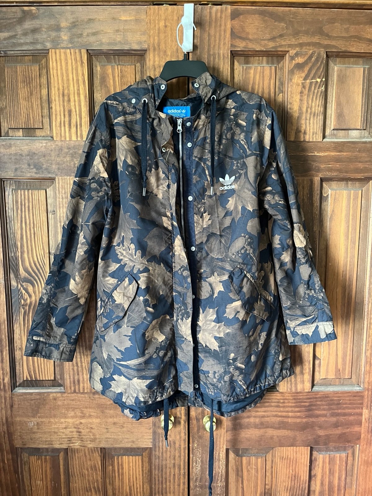 Adidas originals women’s leaf camo parka jacket size large