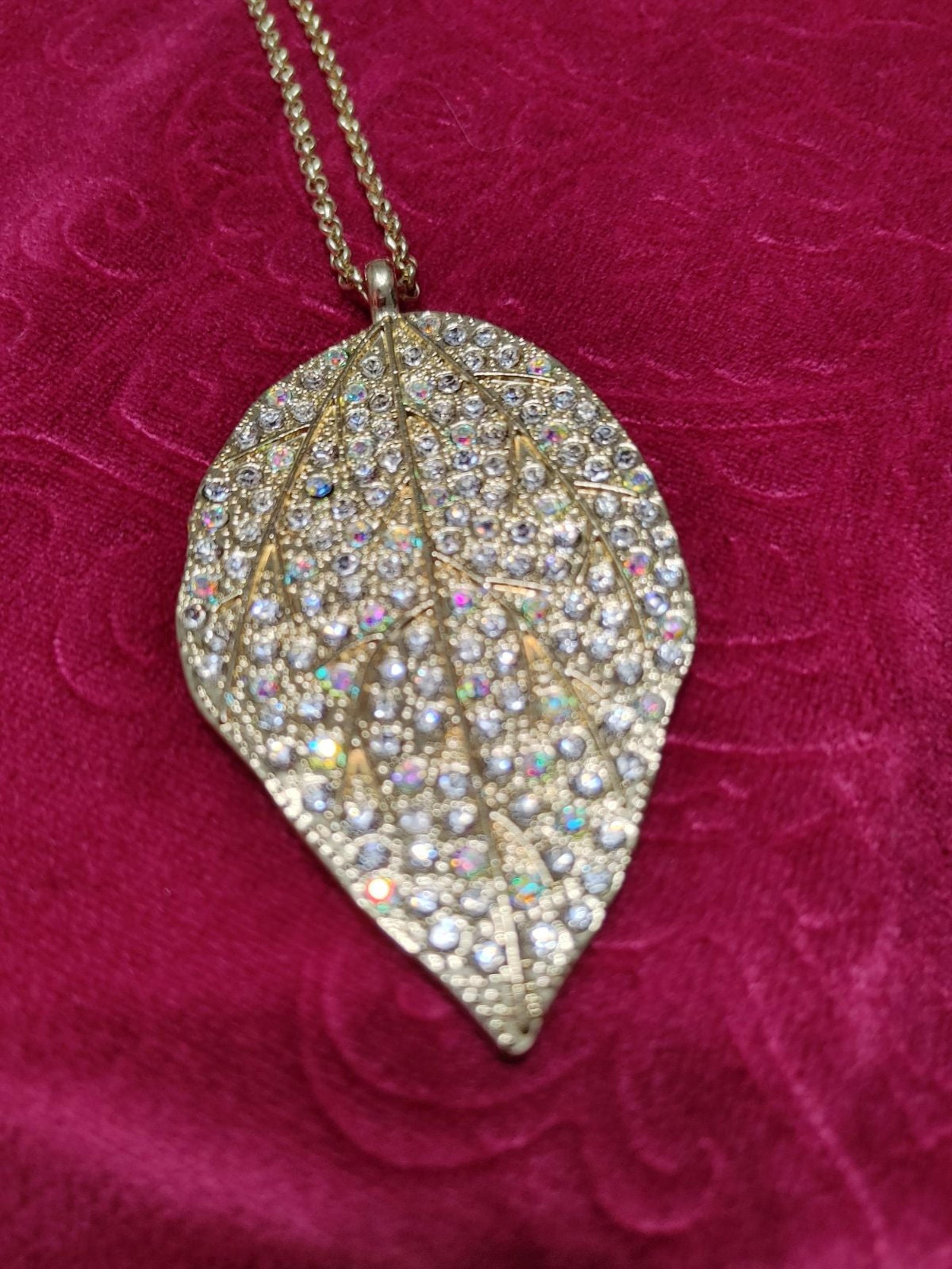 NWOT GOLDTONE RHINESTONE NECKLACE