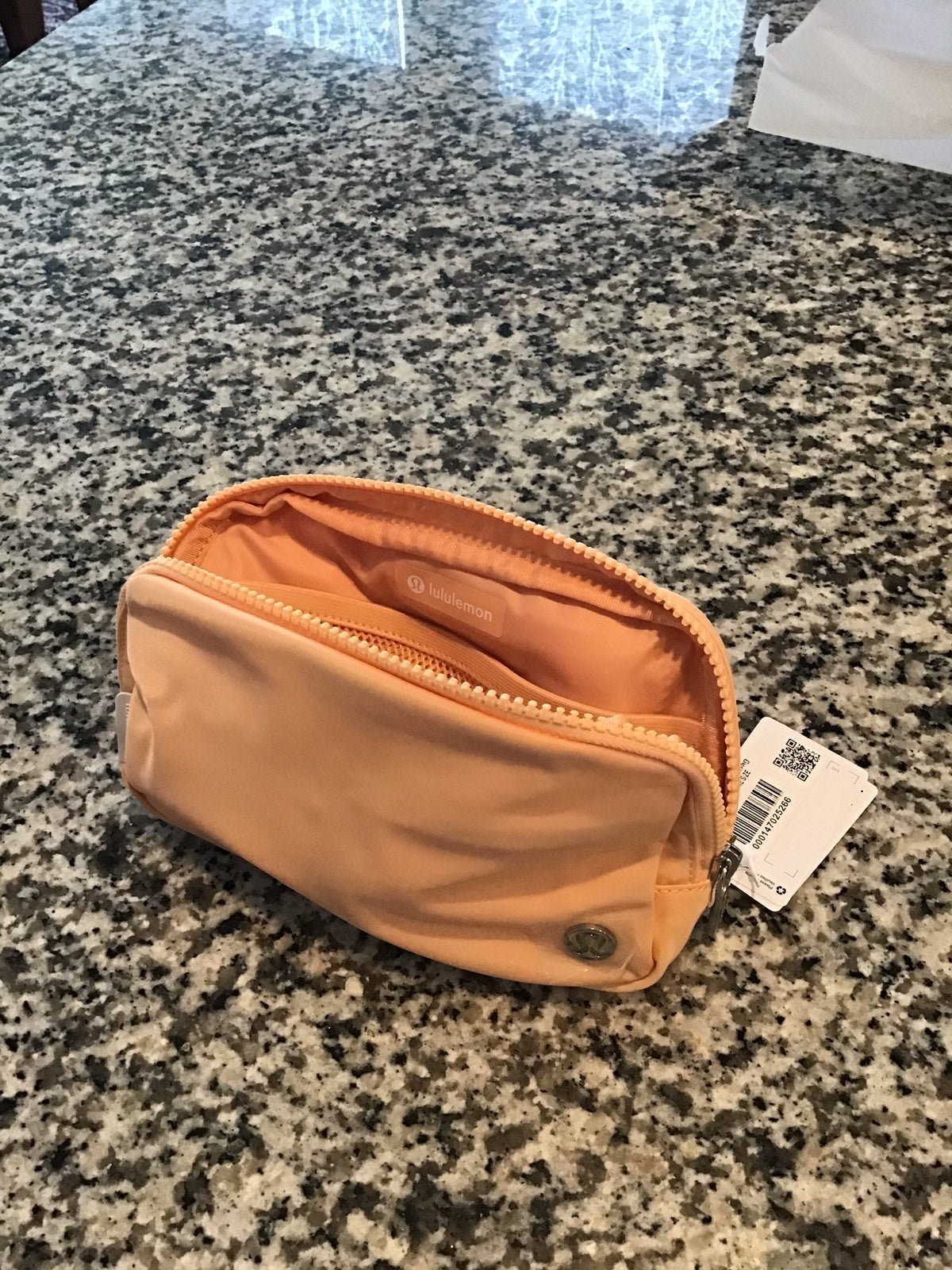 Exclusive Edition Lululemon Everywhere Belt Bag Summer Glow NWT Zippered pockets