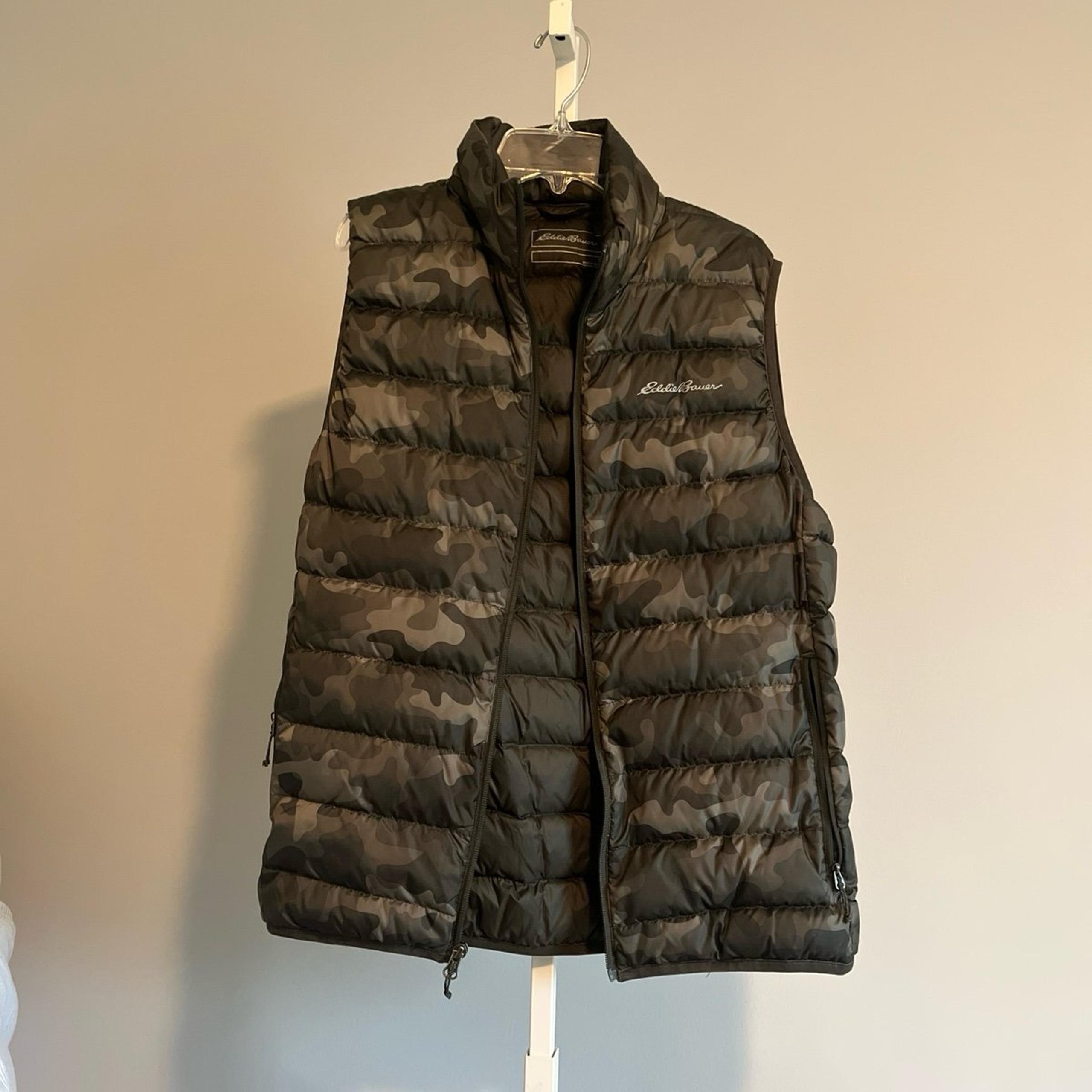 Eddie Bauer Men’s Camo Down Vest Size Small