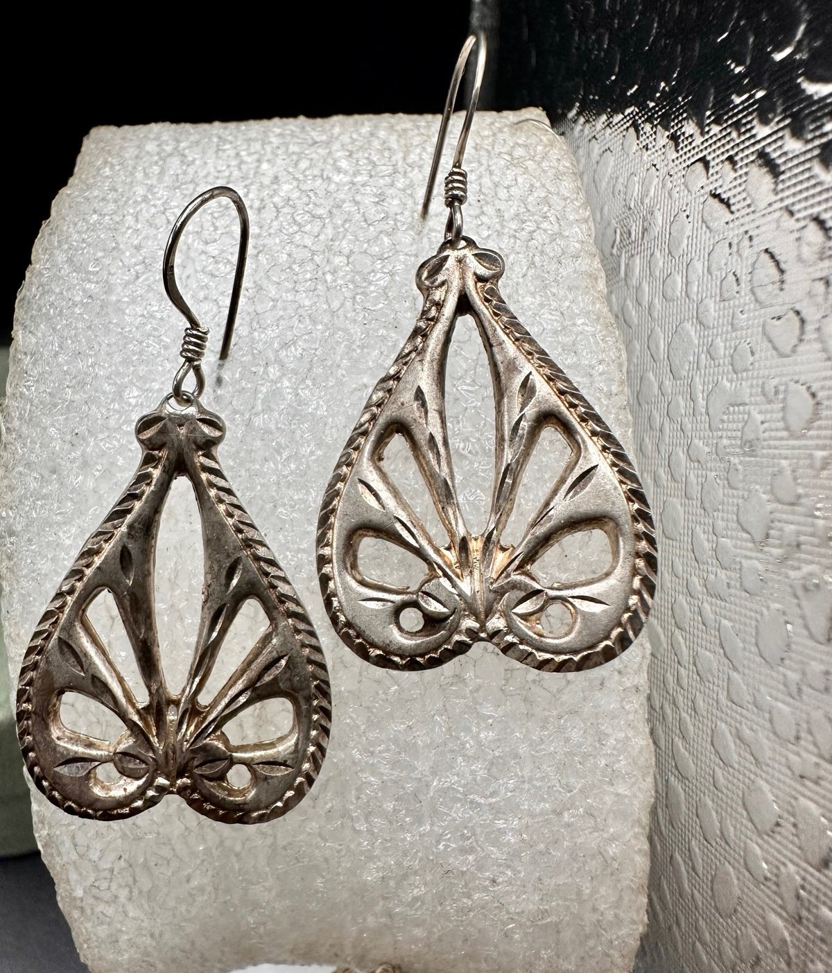 Vintage Sterling Thin heart Detailed Dangle earrings