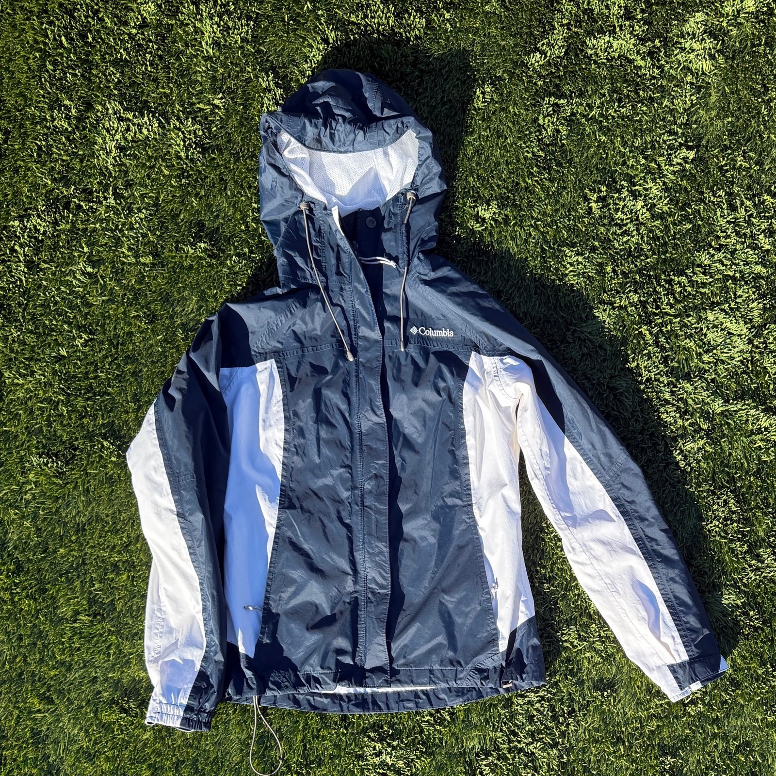 Columbia Rain Jacket Windbreaker Lightweight Jacket Blue and White