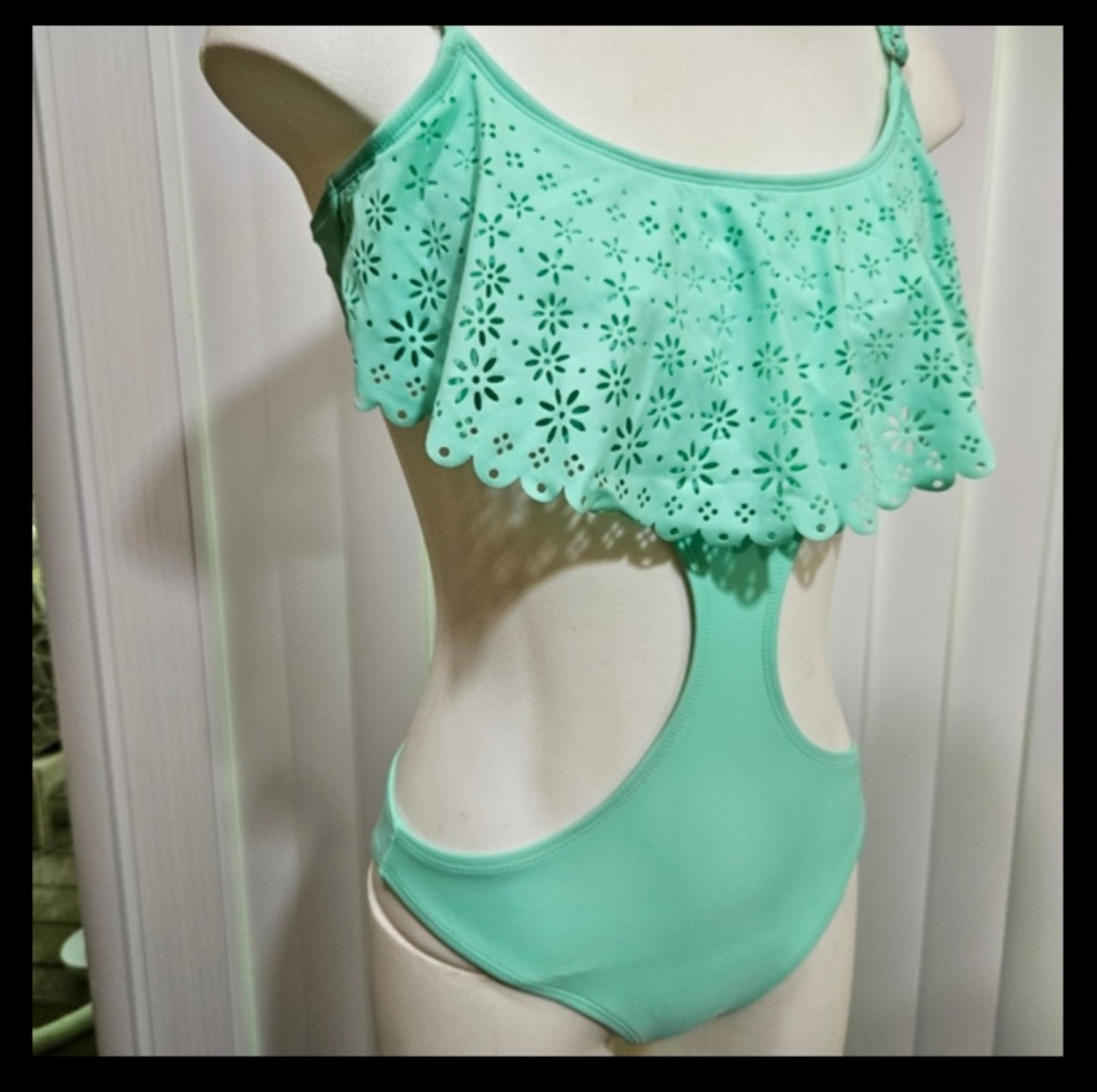 BONGO Womens Cut Out Front One Piece Bathing Suit Size Medium Mint Green
