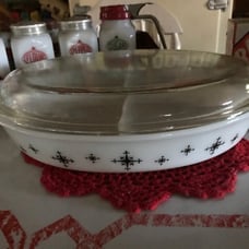 Pyrex Black Star Divided dish