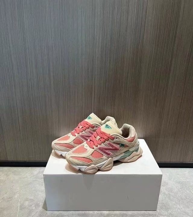 New Balance 9060 us women’s size 8.5