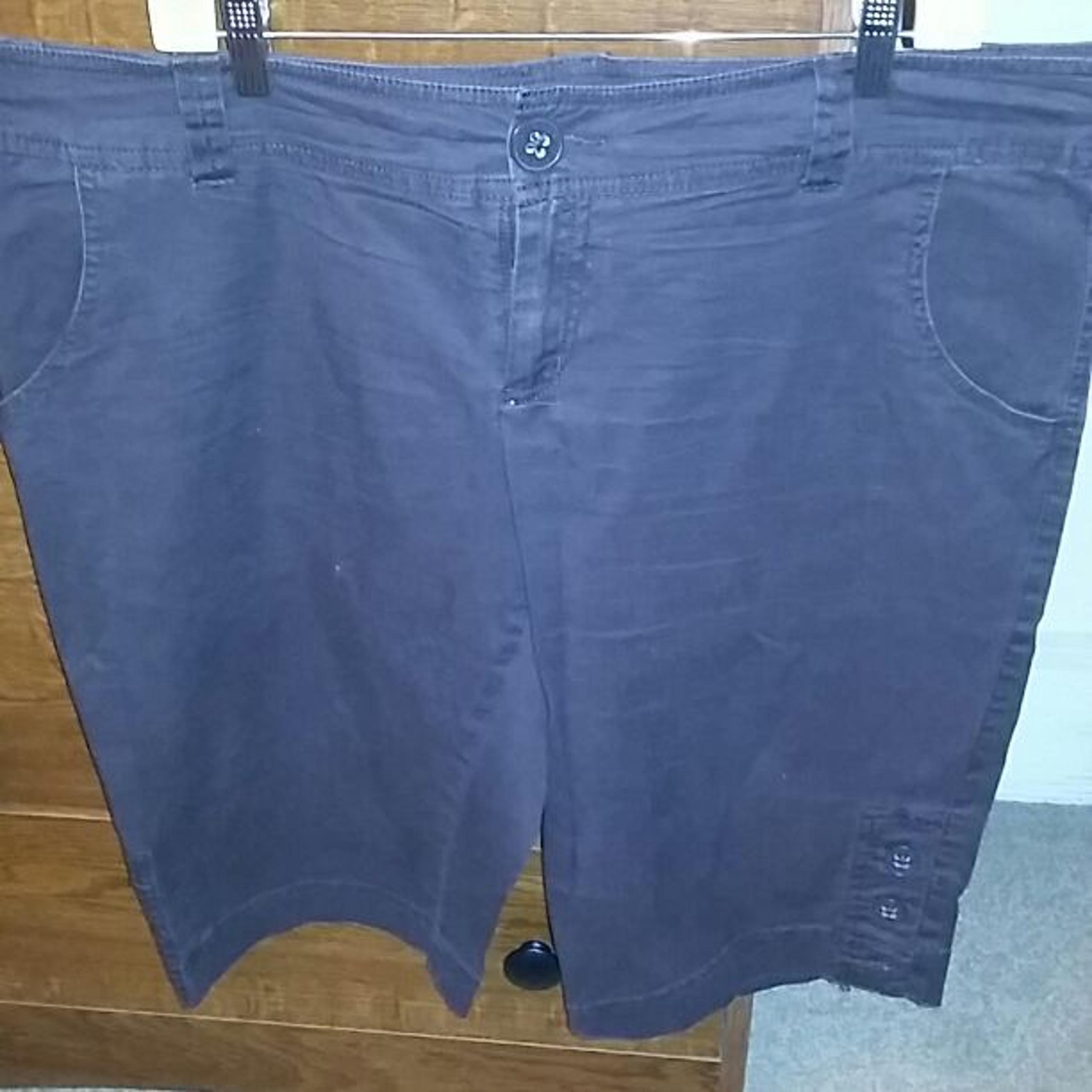 Plus Size- MOSSIMO CAPRIS