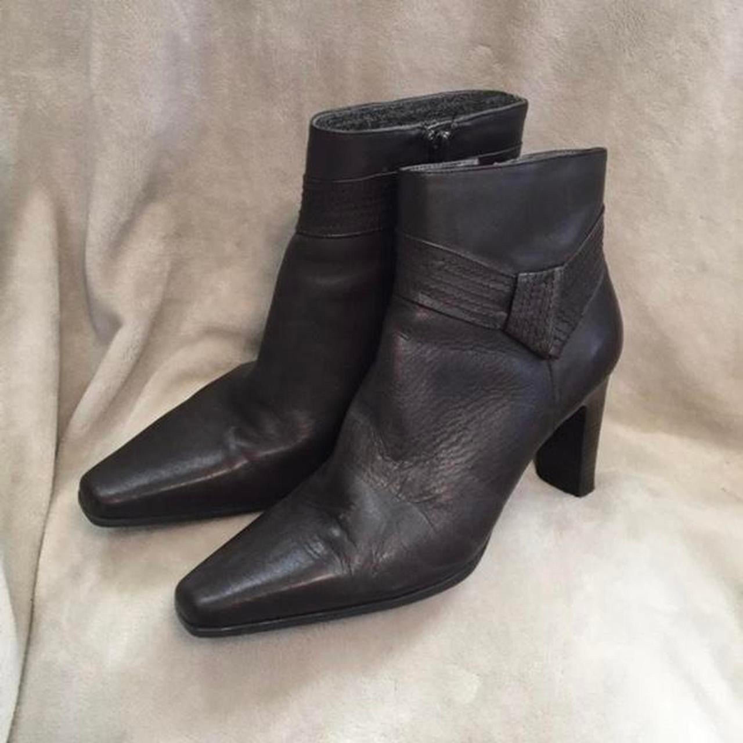 Boots size 10