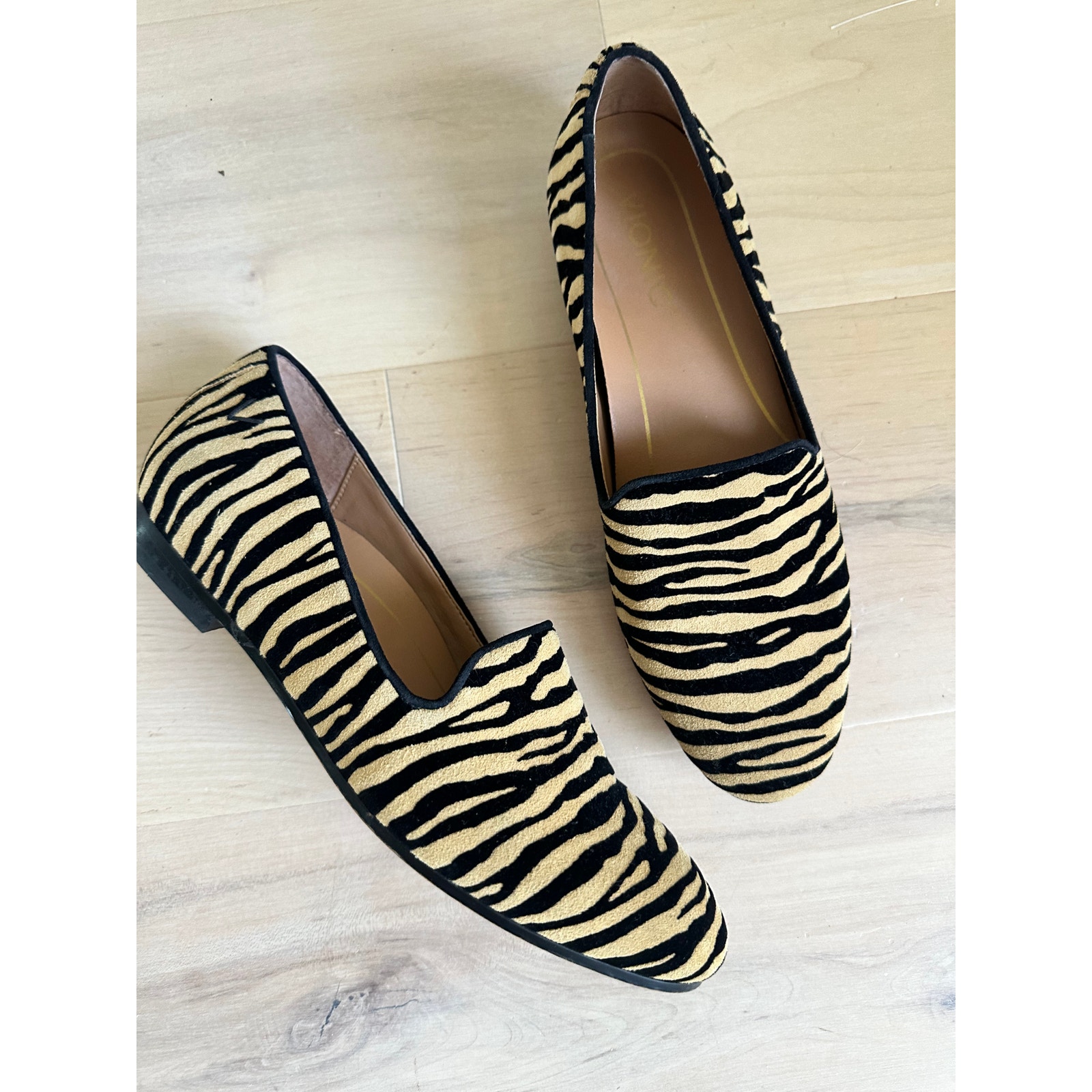 Vionic Willa Tiger Print Slip On lofer Size 6.5 Classic Comfort Cushion Insole