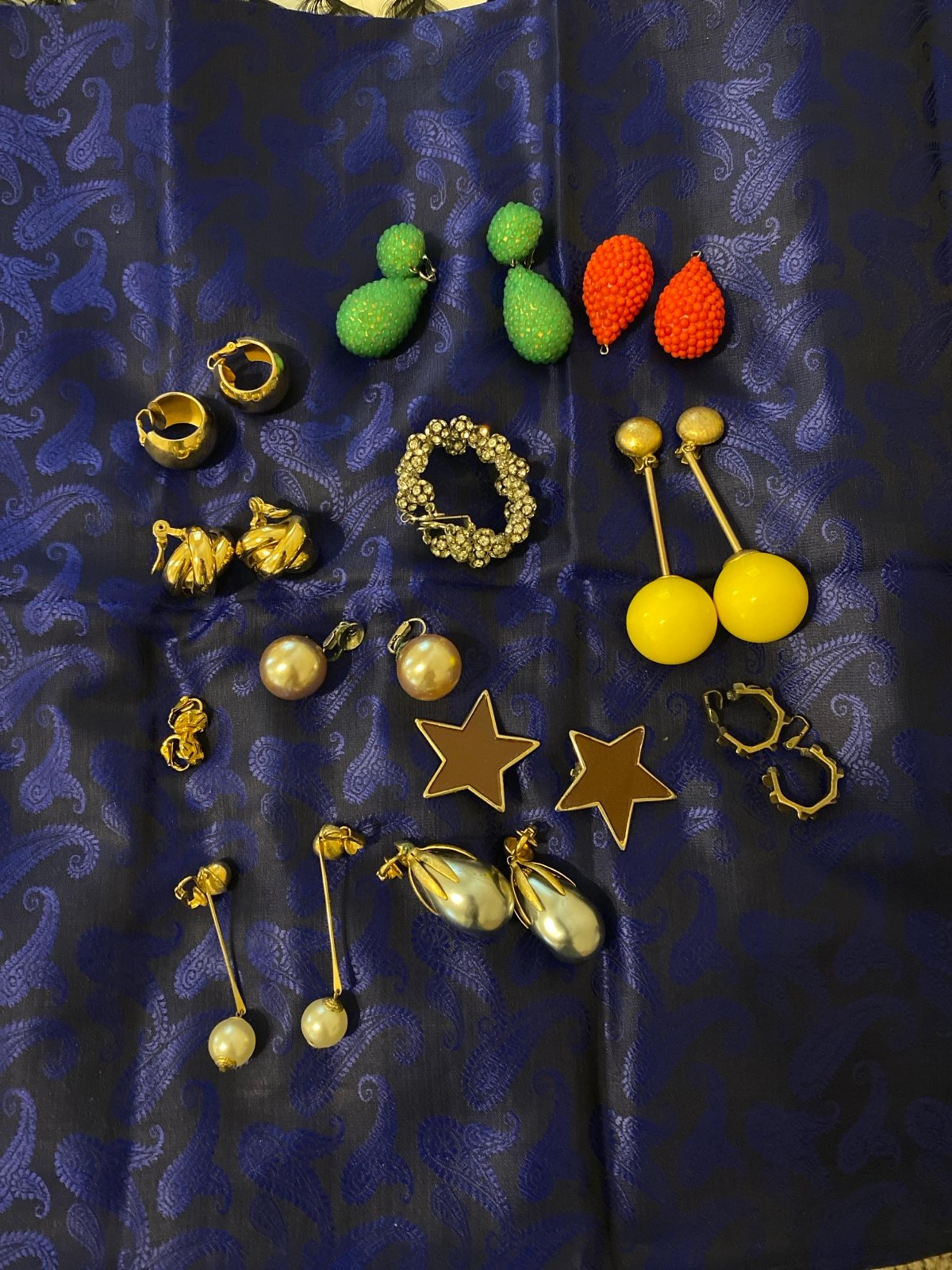 Vintage costume jewelry Lot
