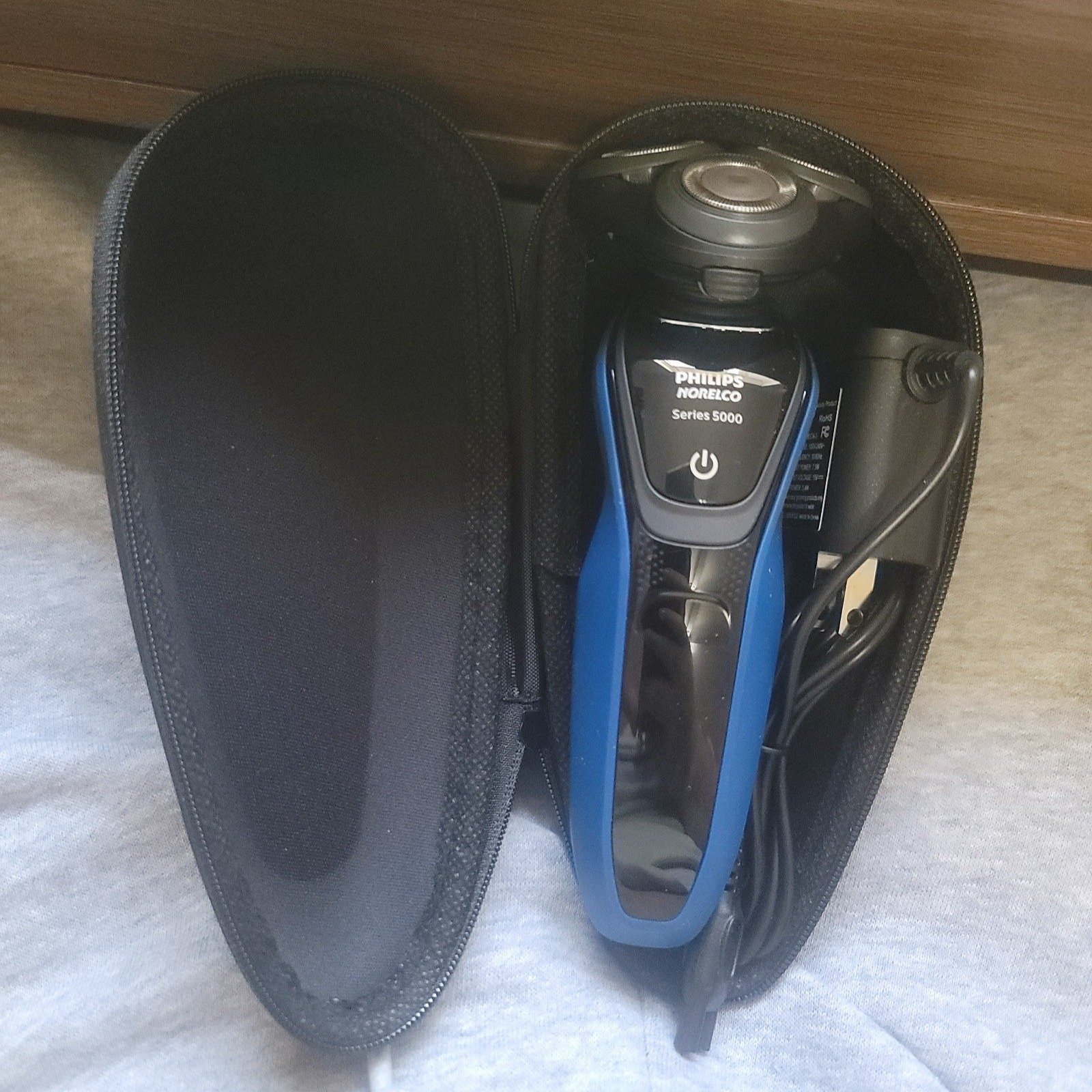 Norelco S5250 Electric Shaver (Unboxed) Wet & Dry Electric Shaver adds speed and