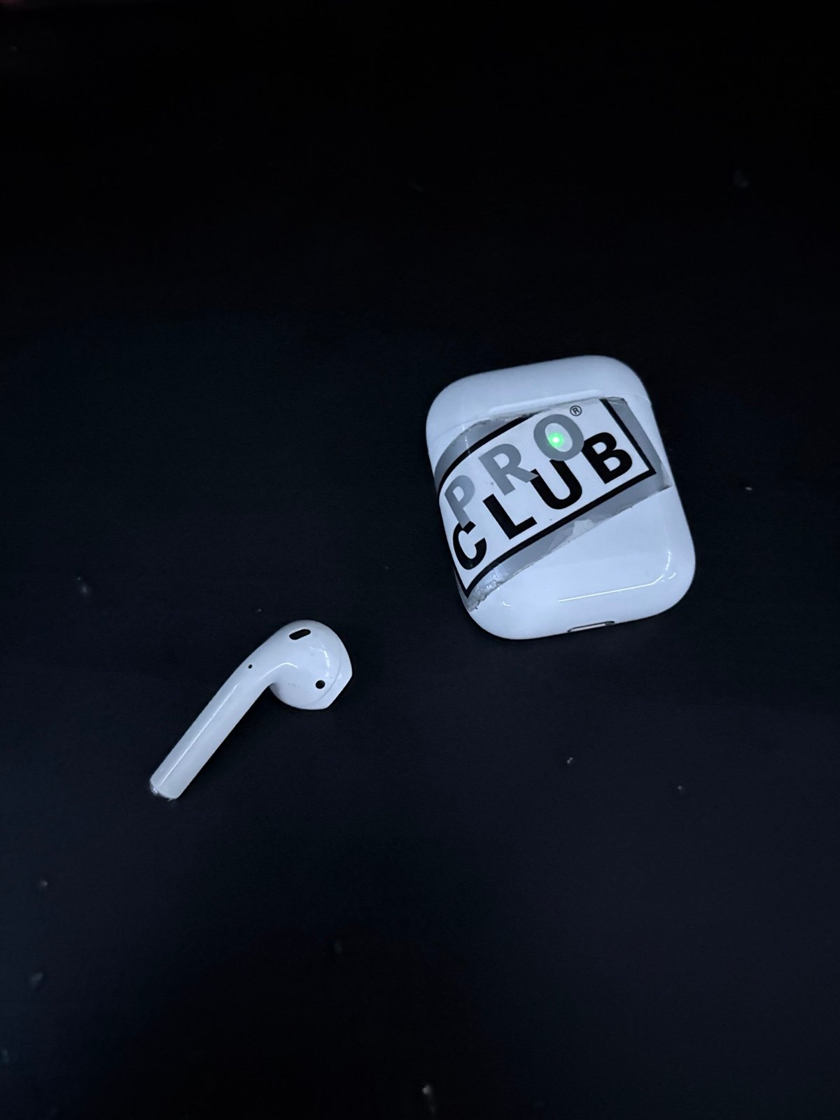 Apple Airpod (right) first gen