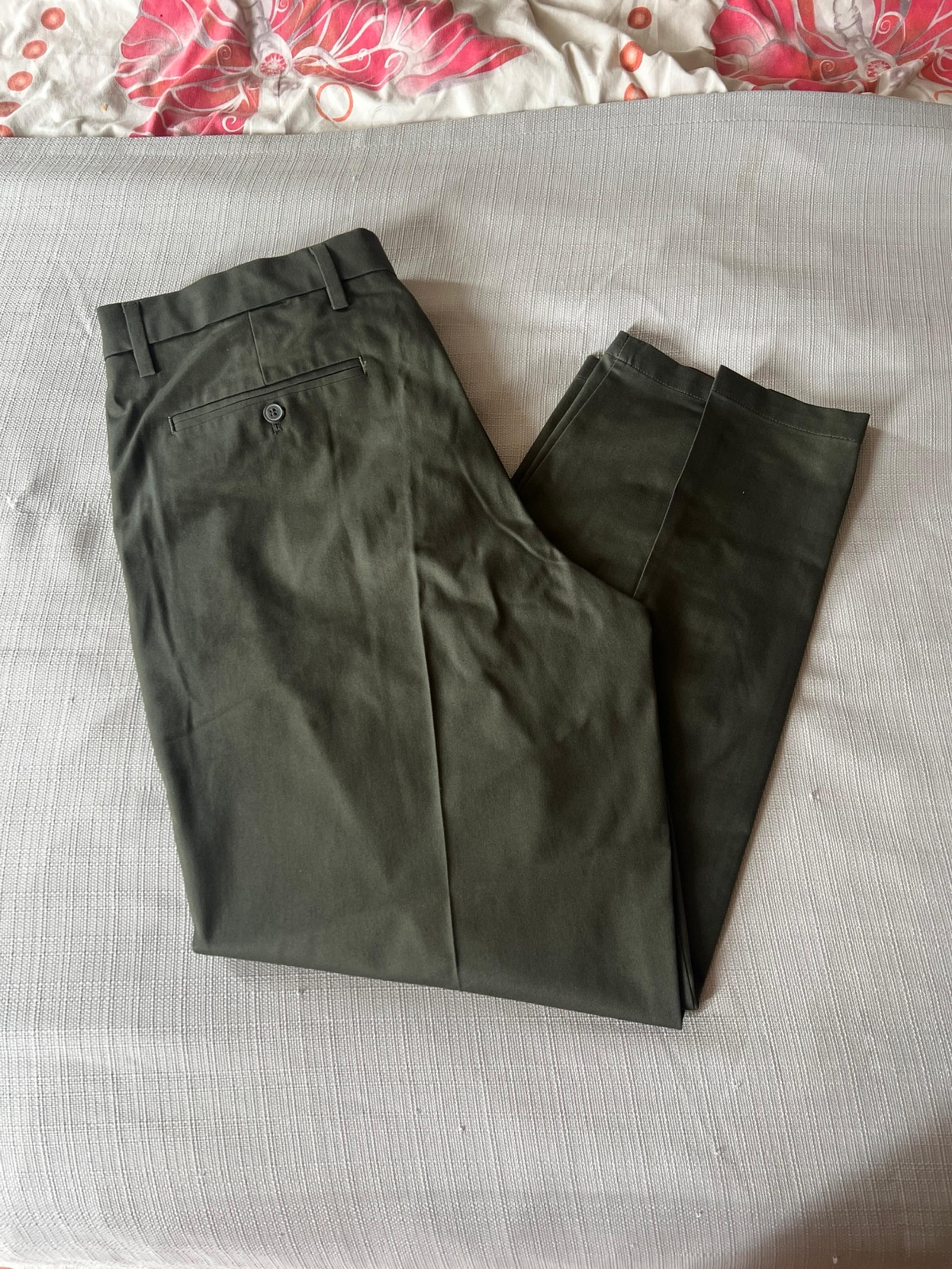 Docker’s Classic Signature Khaki Olive W38xL30