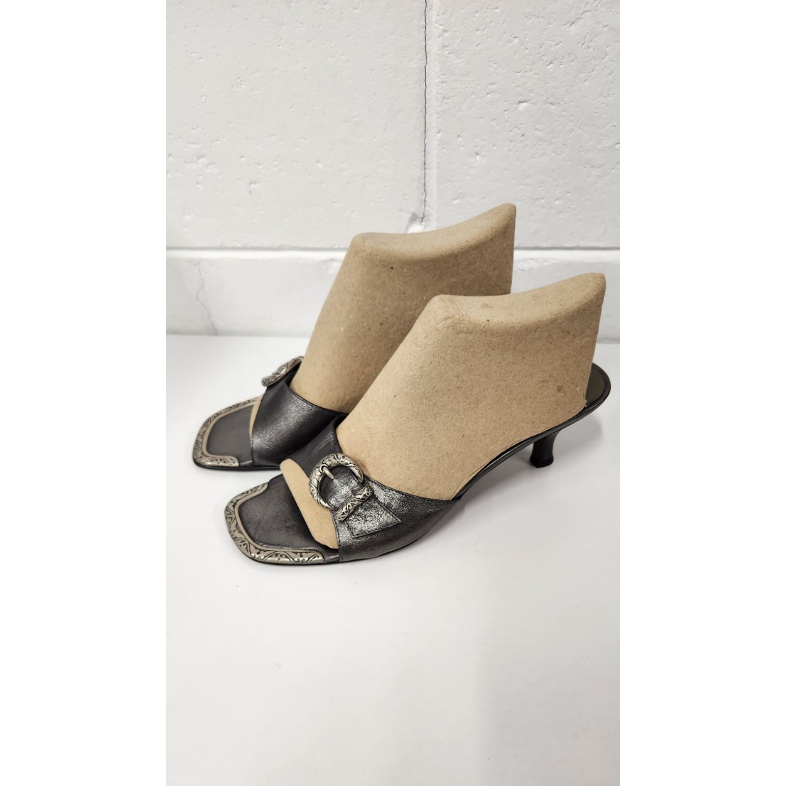 Couture Donald J Pliner Women's Kitty Leather Western Heeled Sandals Size 10M