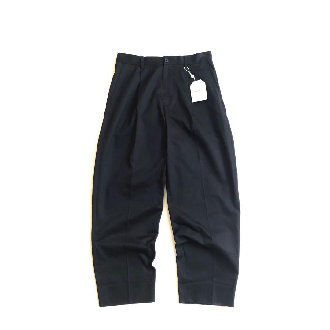パンツ UNIVERSAL PRODUCTS ONE TUCK CHINO ONE TUCK CHINO TROUSERS[BLACK] | 1LDK (ワンエルディーケー