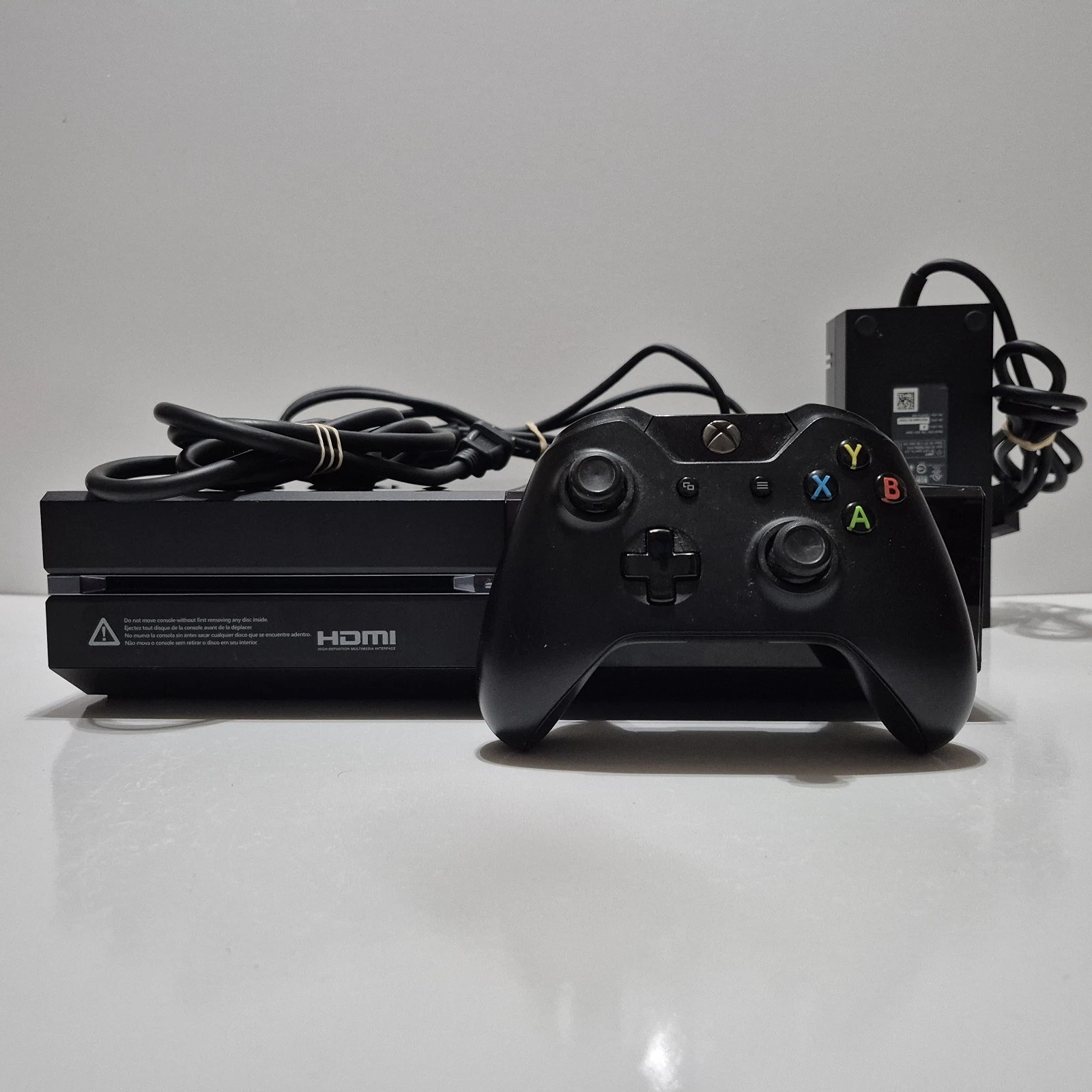 Microsoft Xbox One Black Video Game Console 1540 Wireless Controller & Cords