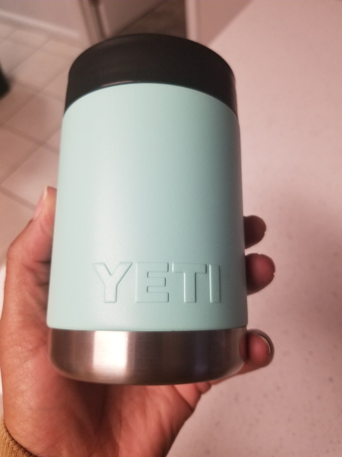 YETI Rambler Vacuum Insulated Stainless Steel Colster Seafoam