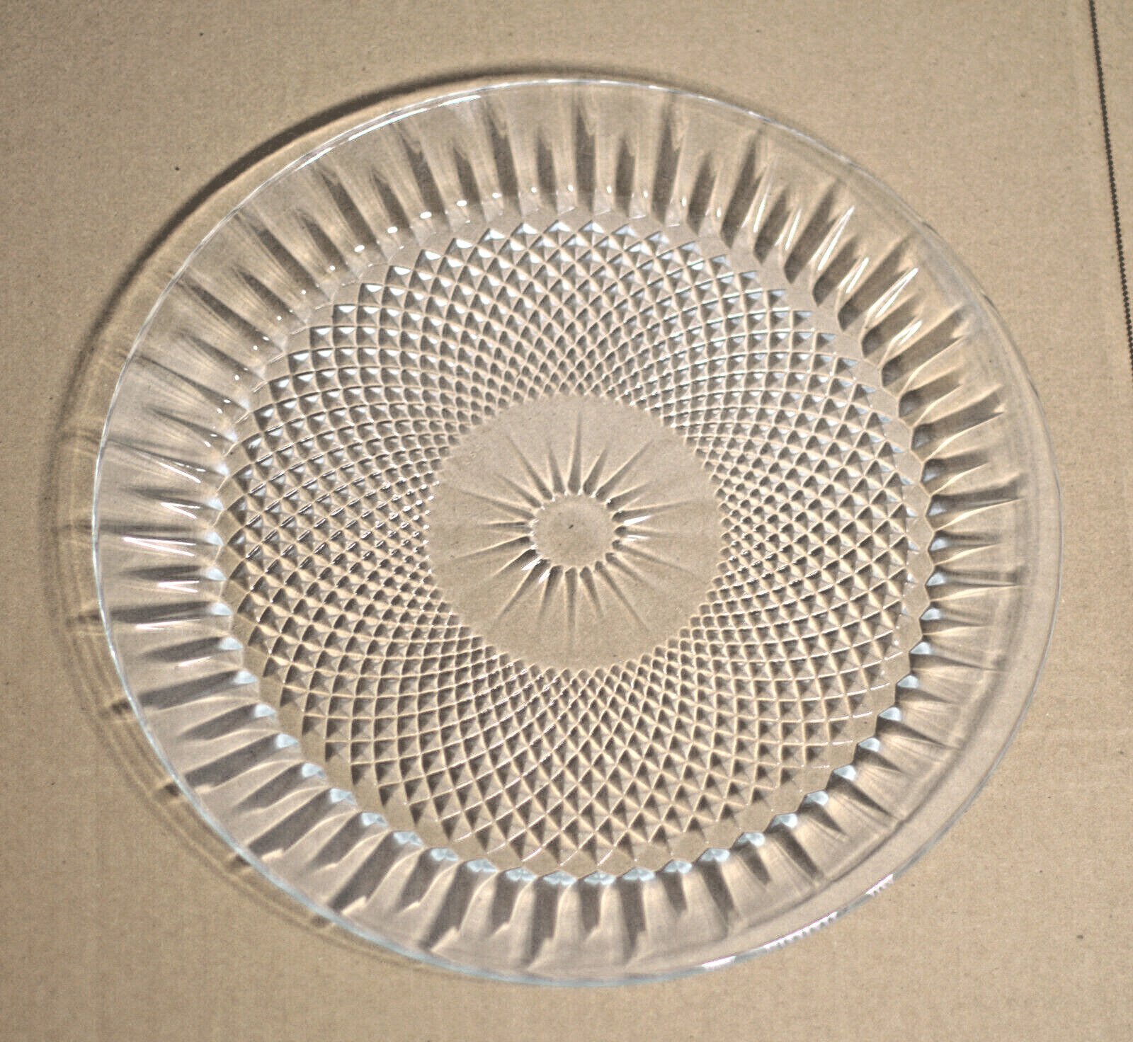 Elegant Glass Crystal Plate with Starburst and Diamond Pattern (12.5 in)
