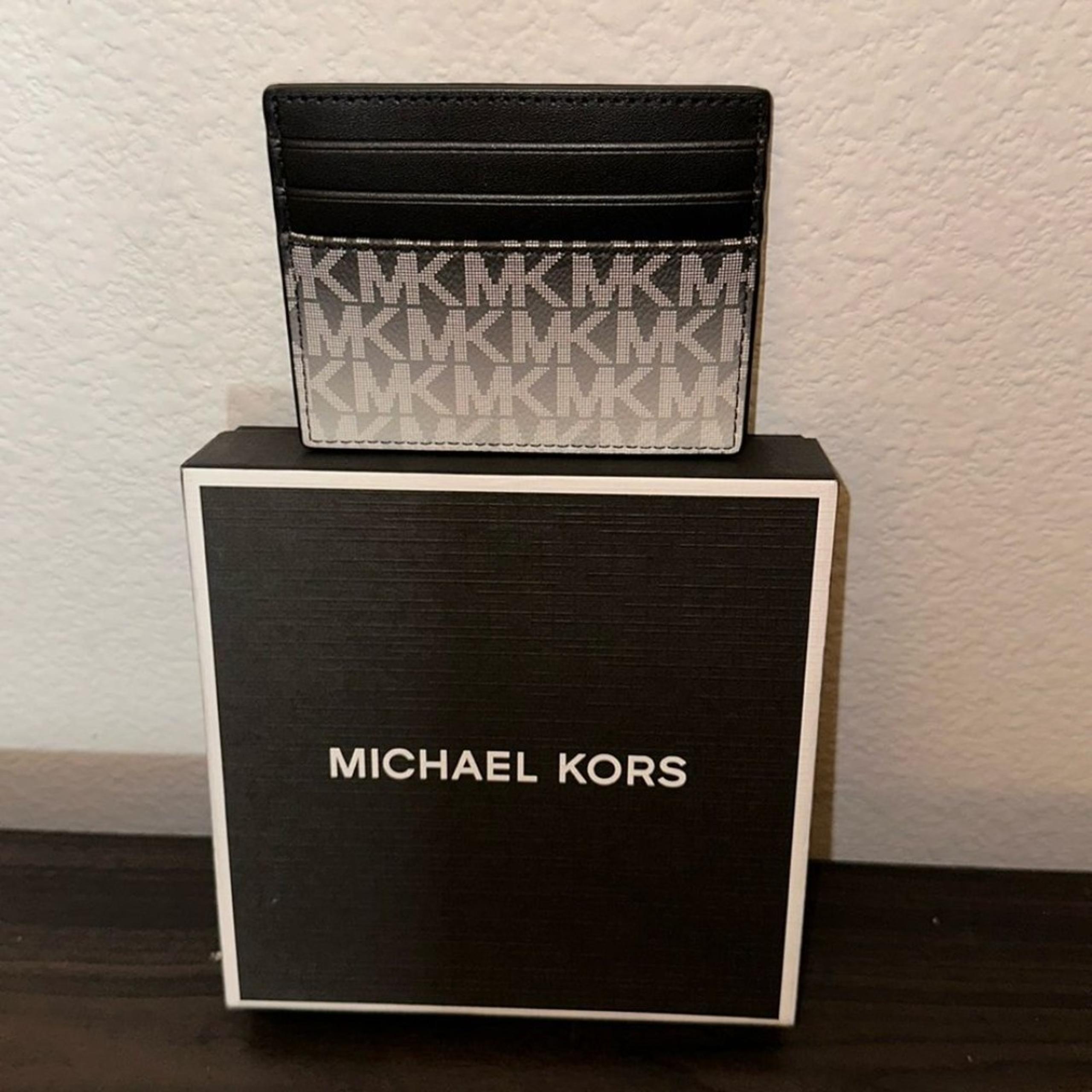 NWT MICHAEL KORS Cooper Ombré Logo Tall Card Case