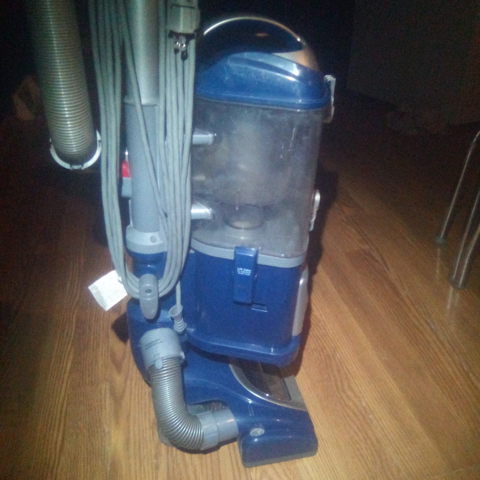 Shark easy lift deluxe vacuum cleaner