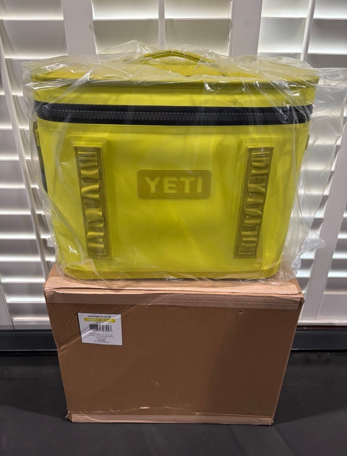 Brand NEW Yeti Hopper Flip 18 Soft Cooler FIREFLY YELLOW Rare New Seasonal Color