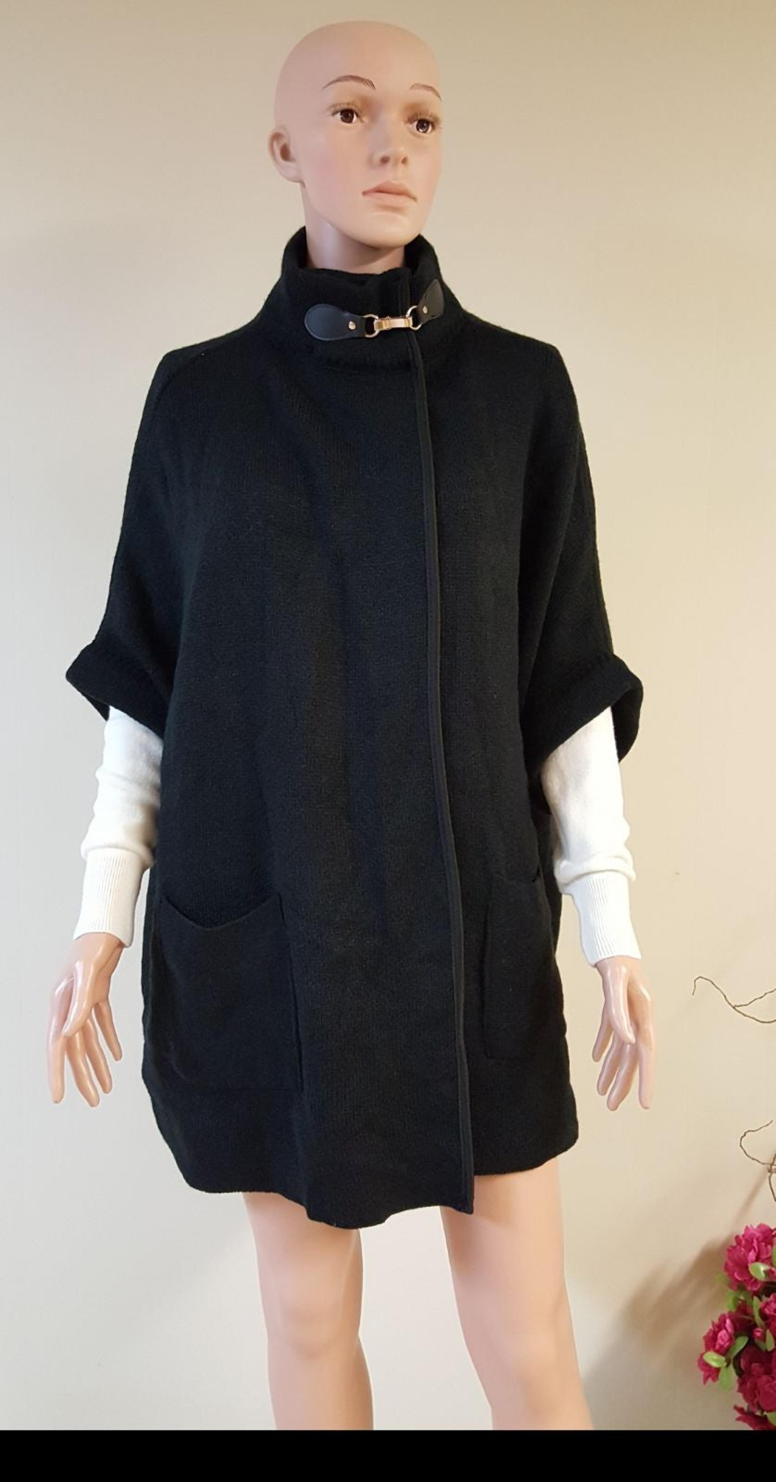 Cejon women riding cape