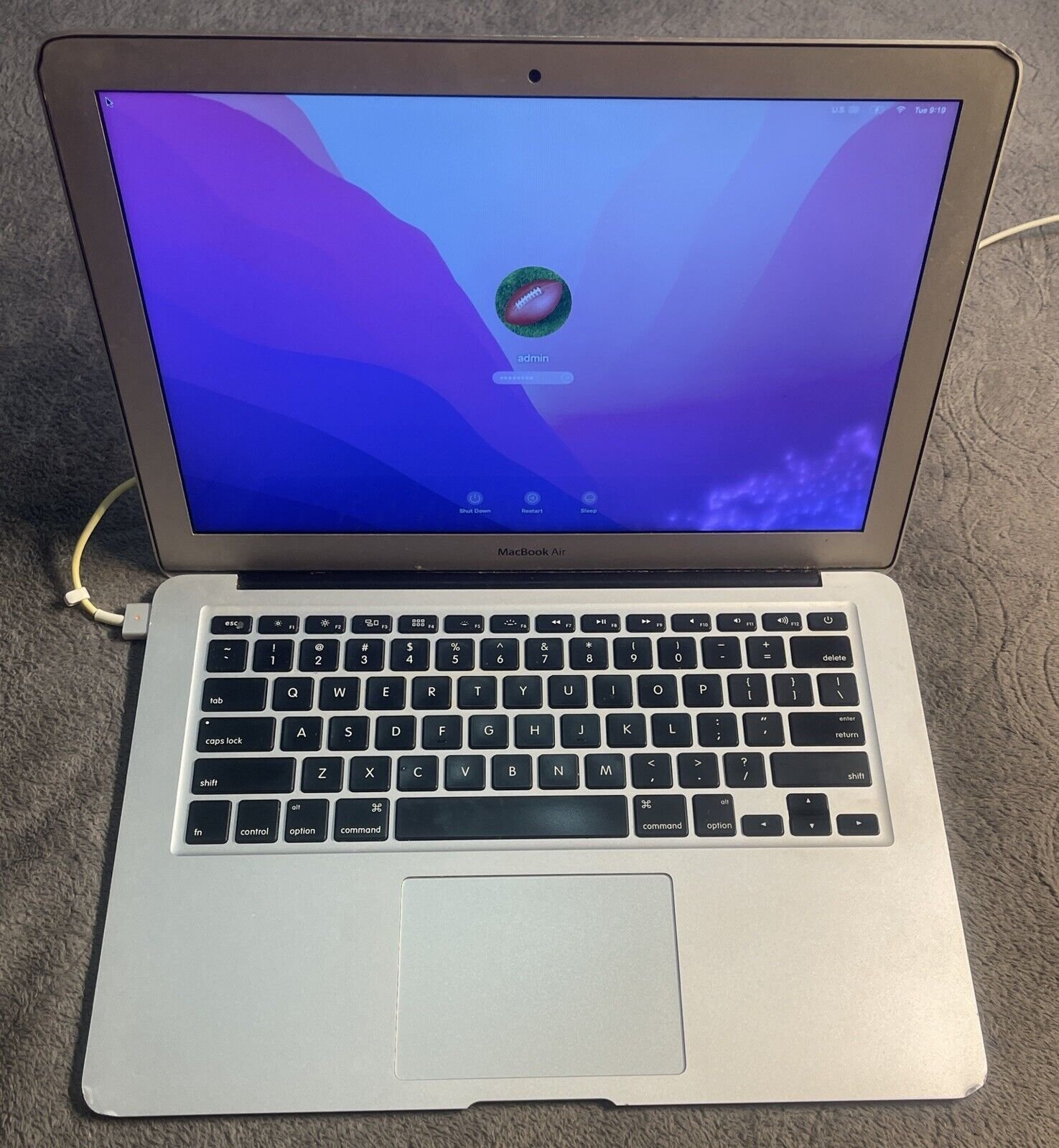 Apple MacBook Air 13.3 i5 1.8GHz 8GB RAM 128GB SSD (Mid 2017) MQD32LL/A Laptop