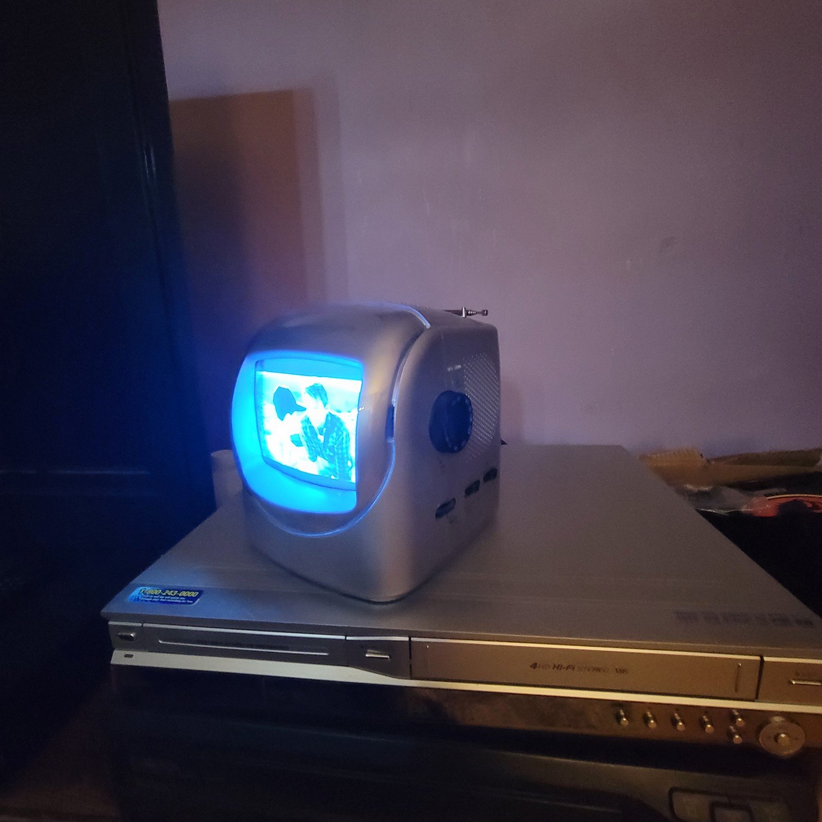 5.5 B/w tv with am/fm radio