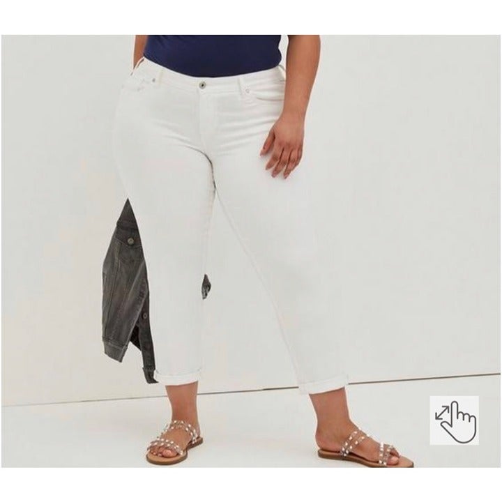 (NWT) TORRID Boyfriend Straight Vintage Stretch Mid-Rise Jean white size 24R