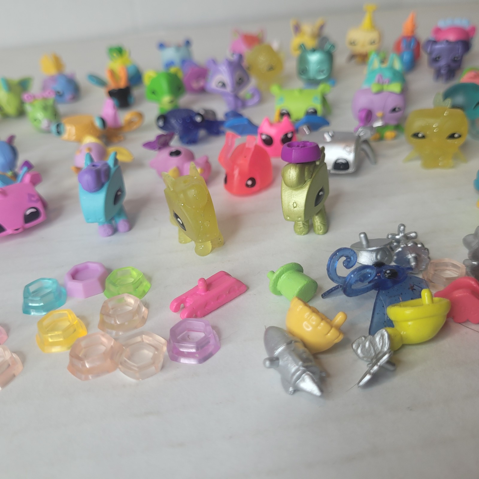 Animal Jam Adoptable Pets with Accessories - detail