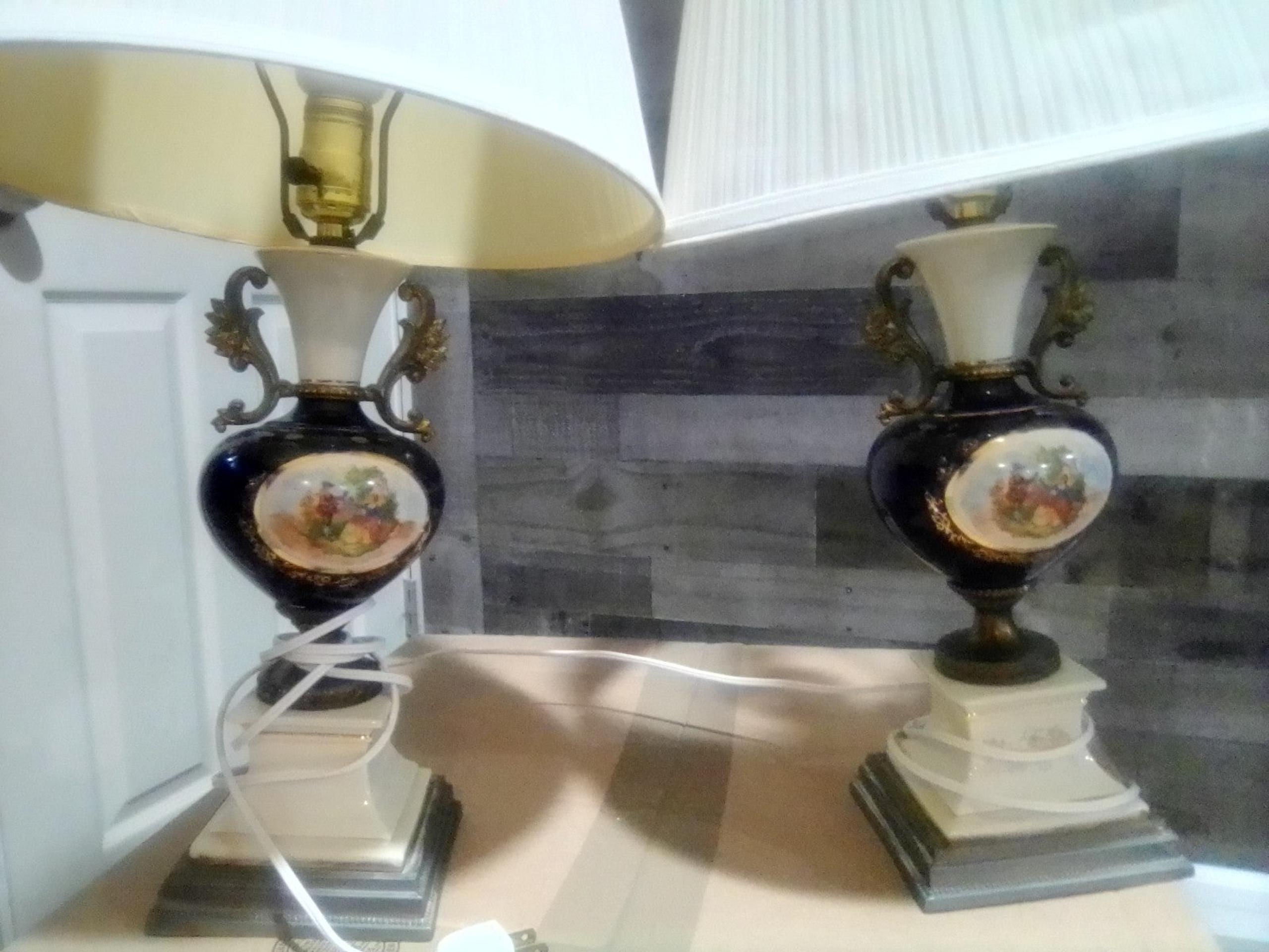 Porcelain lamps set
