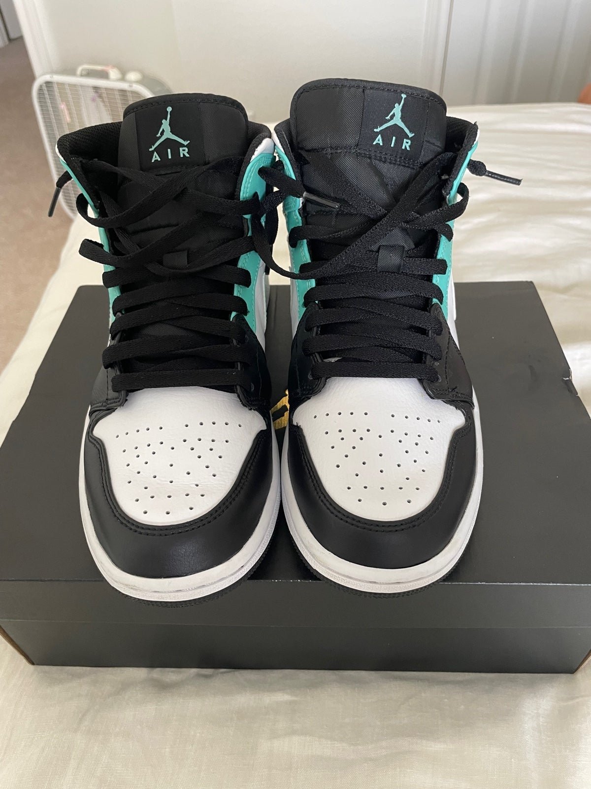 Air Jordan 1 Mid Tropical Twist