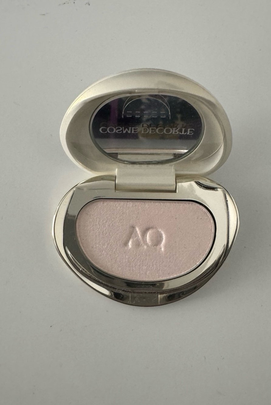 Cosme Decorte Lightfoucus AQ 002 Eye Shadow / Highlights