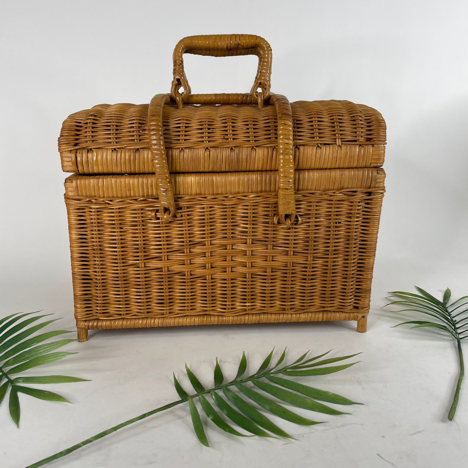 Vtg Boho Wicker Picnic Sewing Basket w/ Folding Locking Handles 12” x 9” x 8”