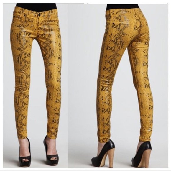 HOT ITEM HIGH GLOSS SNAKE-PRINT SKINNY JEANS in Amber