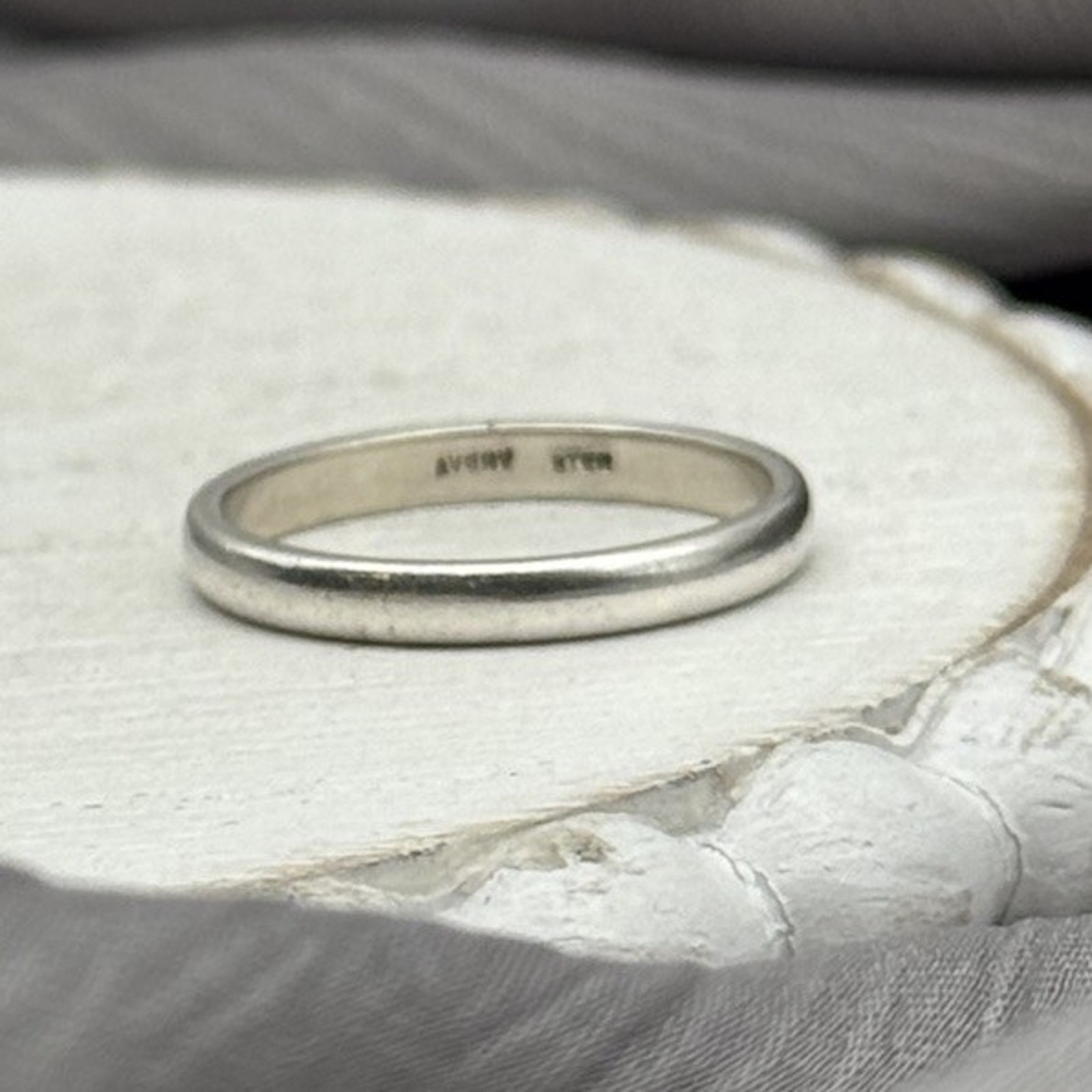 James Avery Sterling Silver 925 Wedding Band 1.43 Grams / Sz 5 / 2 mm