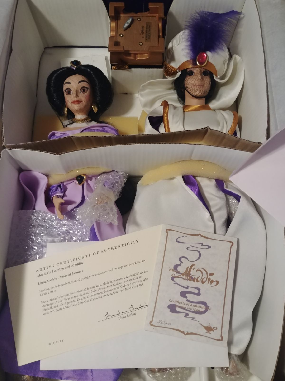 Limited edition disney aladin porcelain
