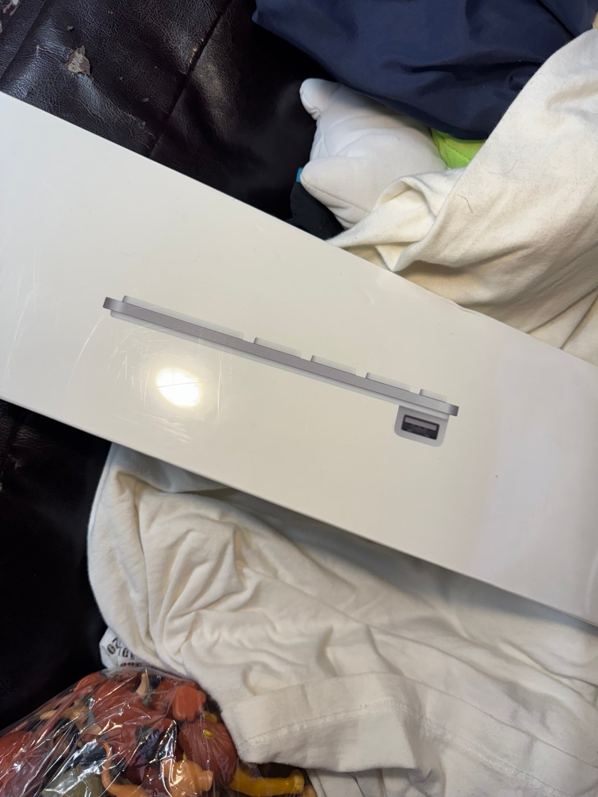 Apple Keyboard A1243 MB110LL/B USB Wired Keyboard with Numeric Keypad NEW 2013