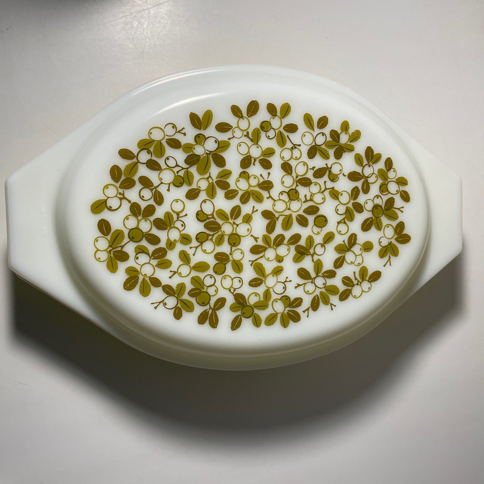 Vintage Pyrex 1 1/2 Quart Casserole Baking Dish with Cover - Olive Green