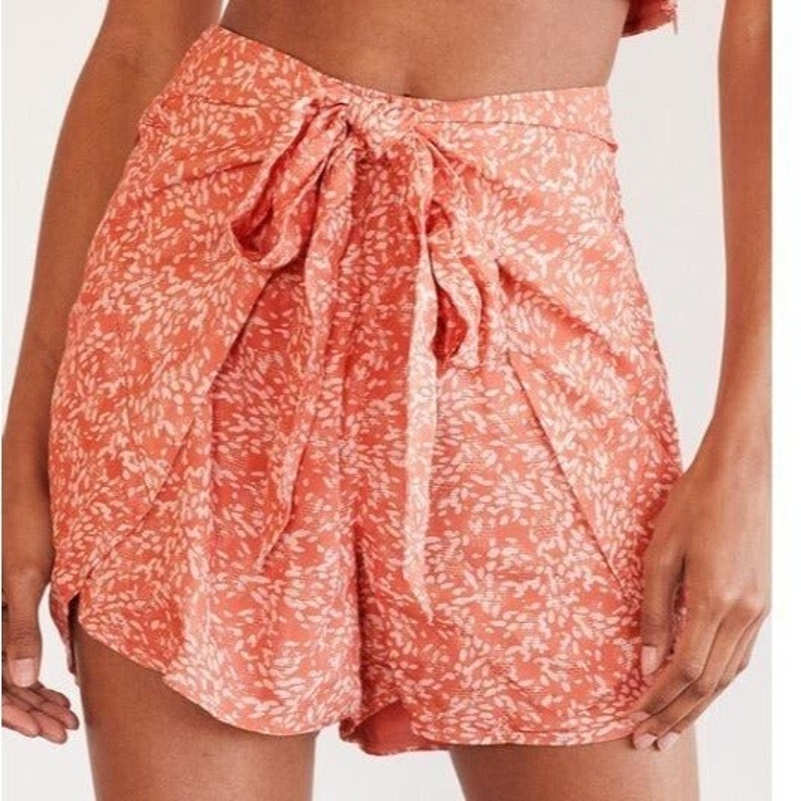 Lulus Most Perfect Day Coral Print Tie Front Shorts Pull On Textured Orange L