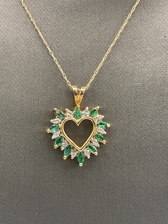 Ladies 10 Karat Yellow Gold Emerald & Diamond Heart With Chain
