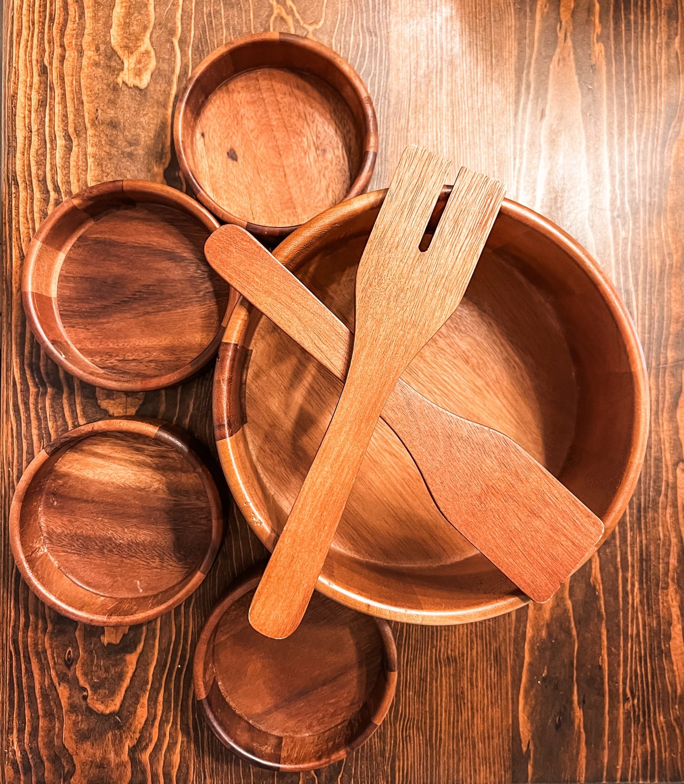 Brand new acacia salad bowl set