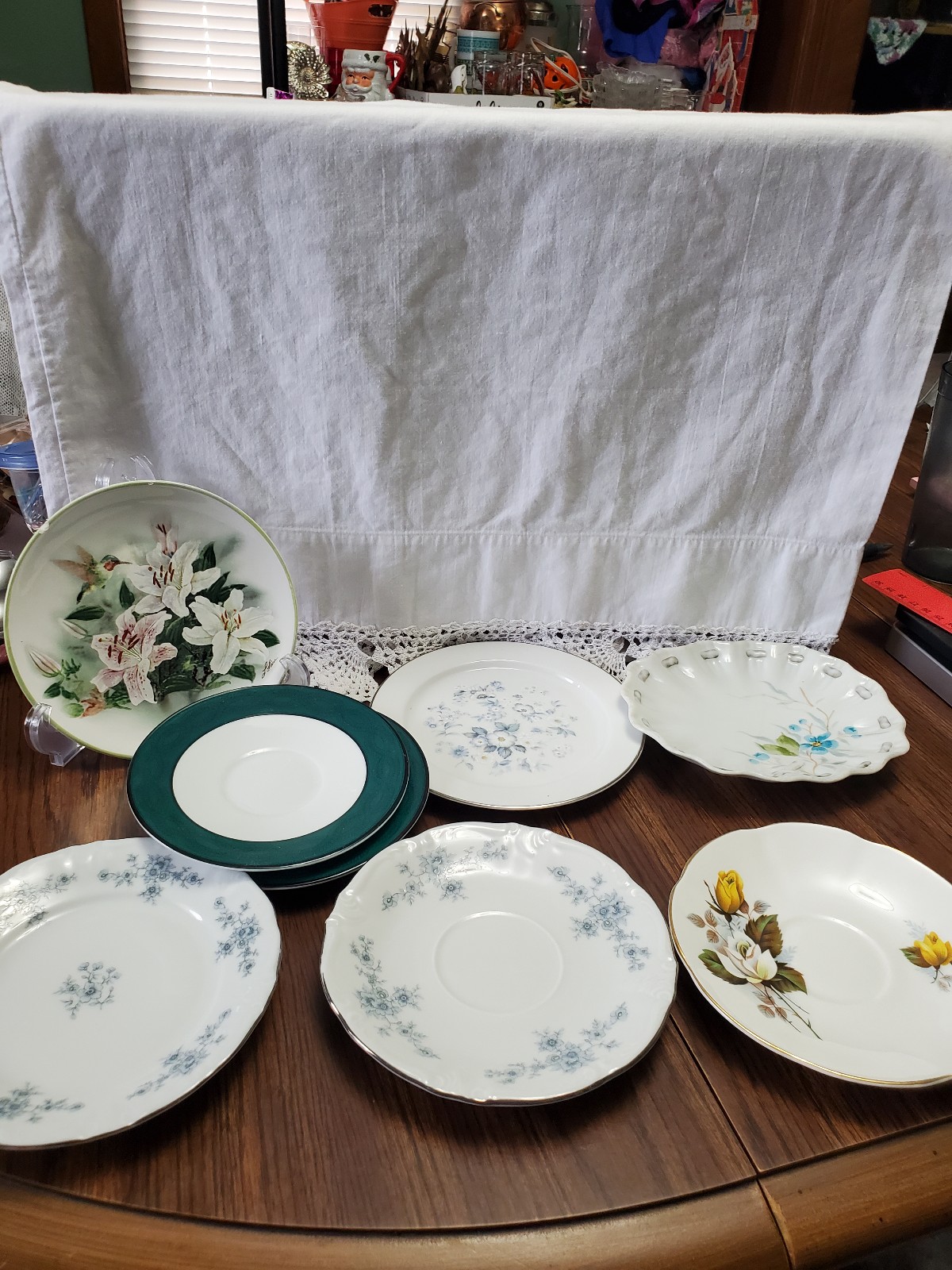 Various China plates, plates