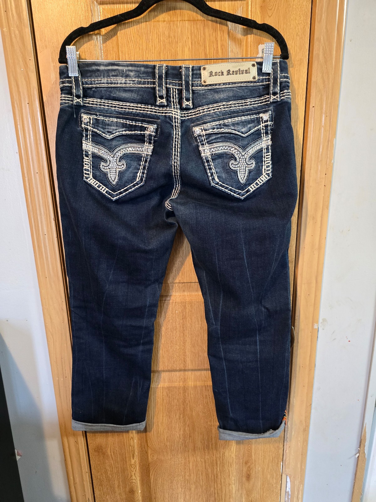 Nwot rock revival 28 Vivian easy Capri jeans