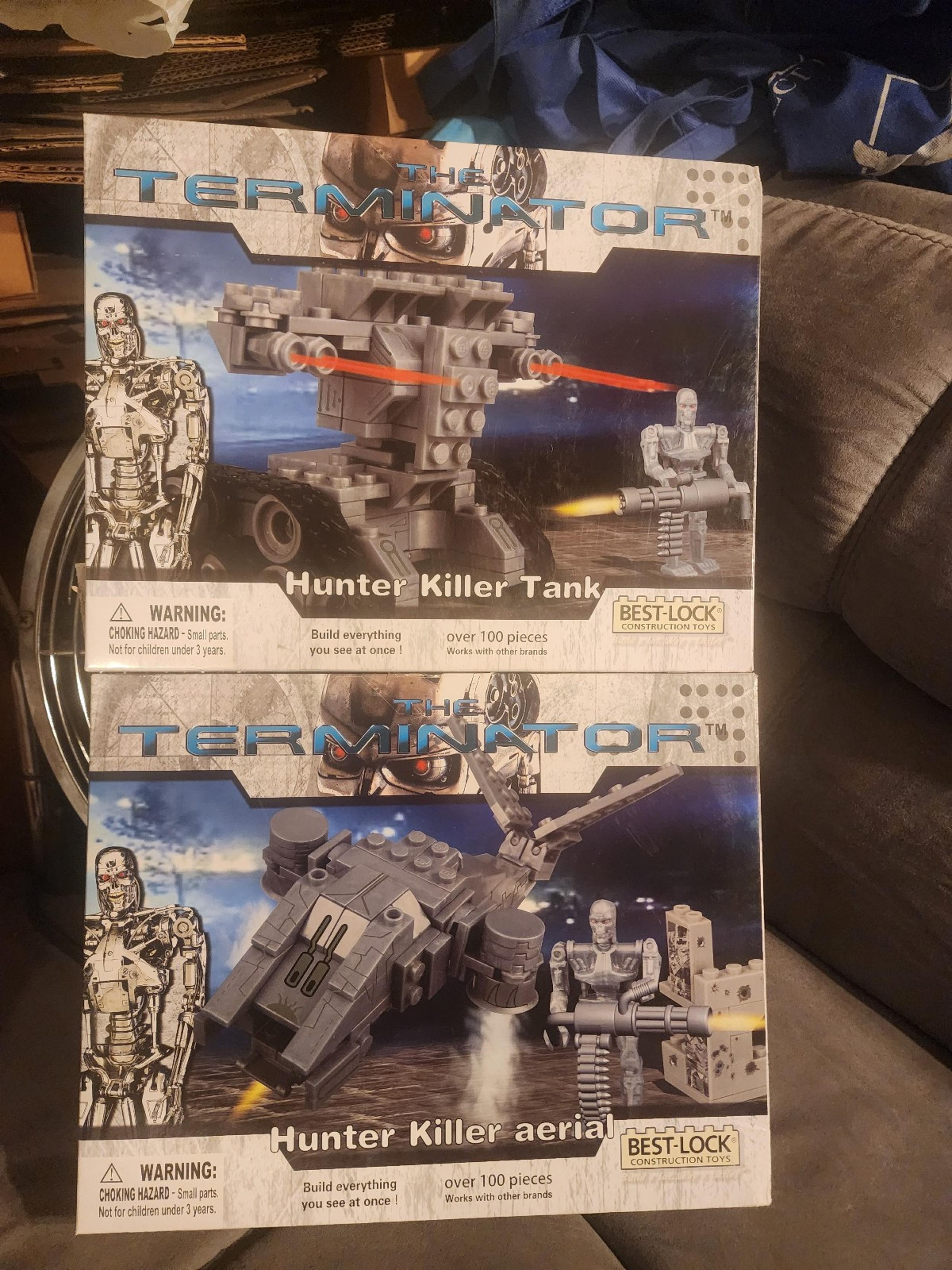 2012 The Terminator  Hunter Killer/Aerial Killer Construction Toy Set