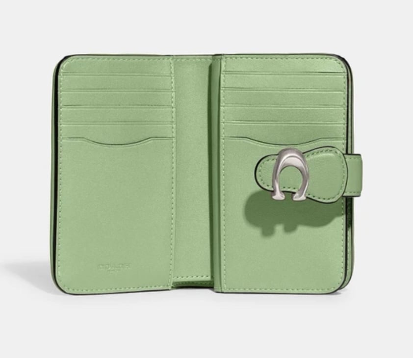 Coach Tabby Medium Wallet pale pistachio - detail