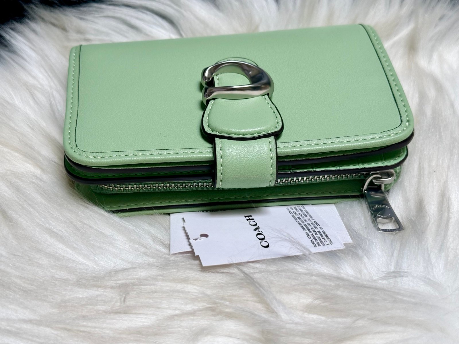 Coach Tabby Medium Wallet pale pistachio - detail