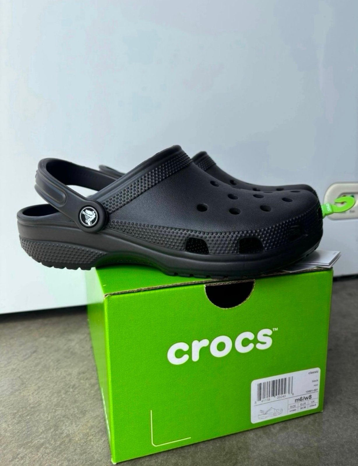 Men’s 6/Women’s 8 Black Crocs