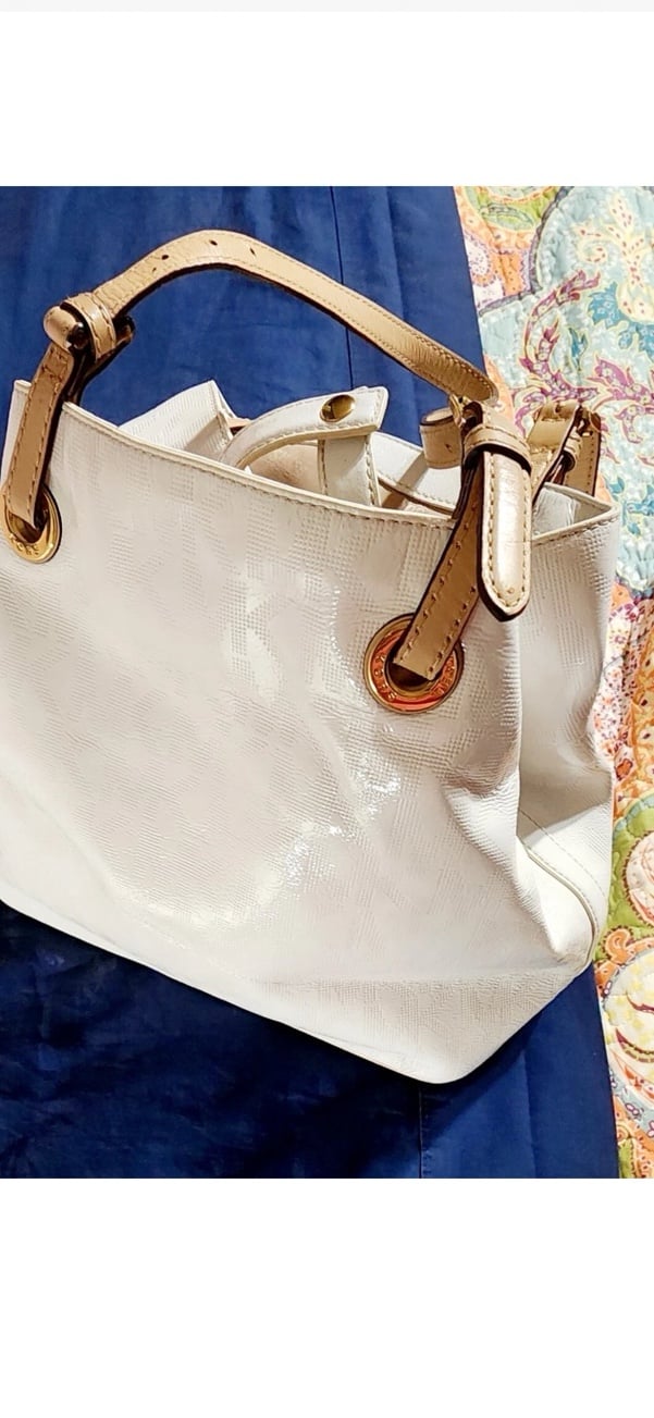 MICHAEL KORS cream and tan shoulder Bag