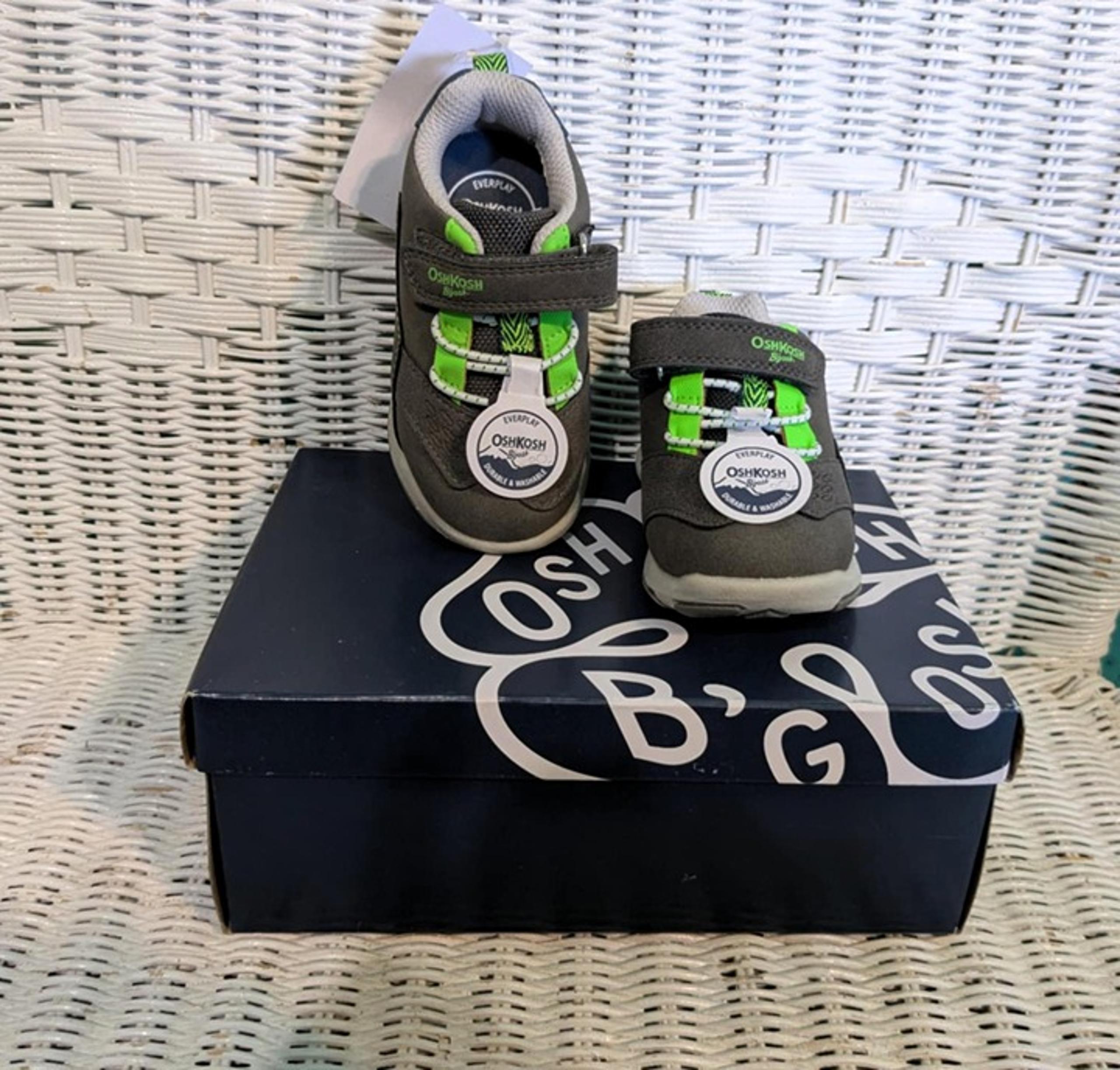 NIB OshKosh B'Gosh Tennis Shoes Toddler Boy's size 5 Sneakers