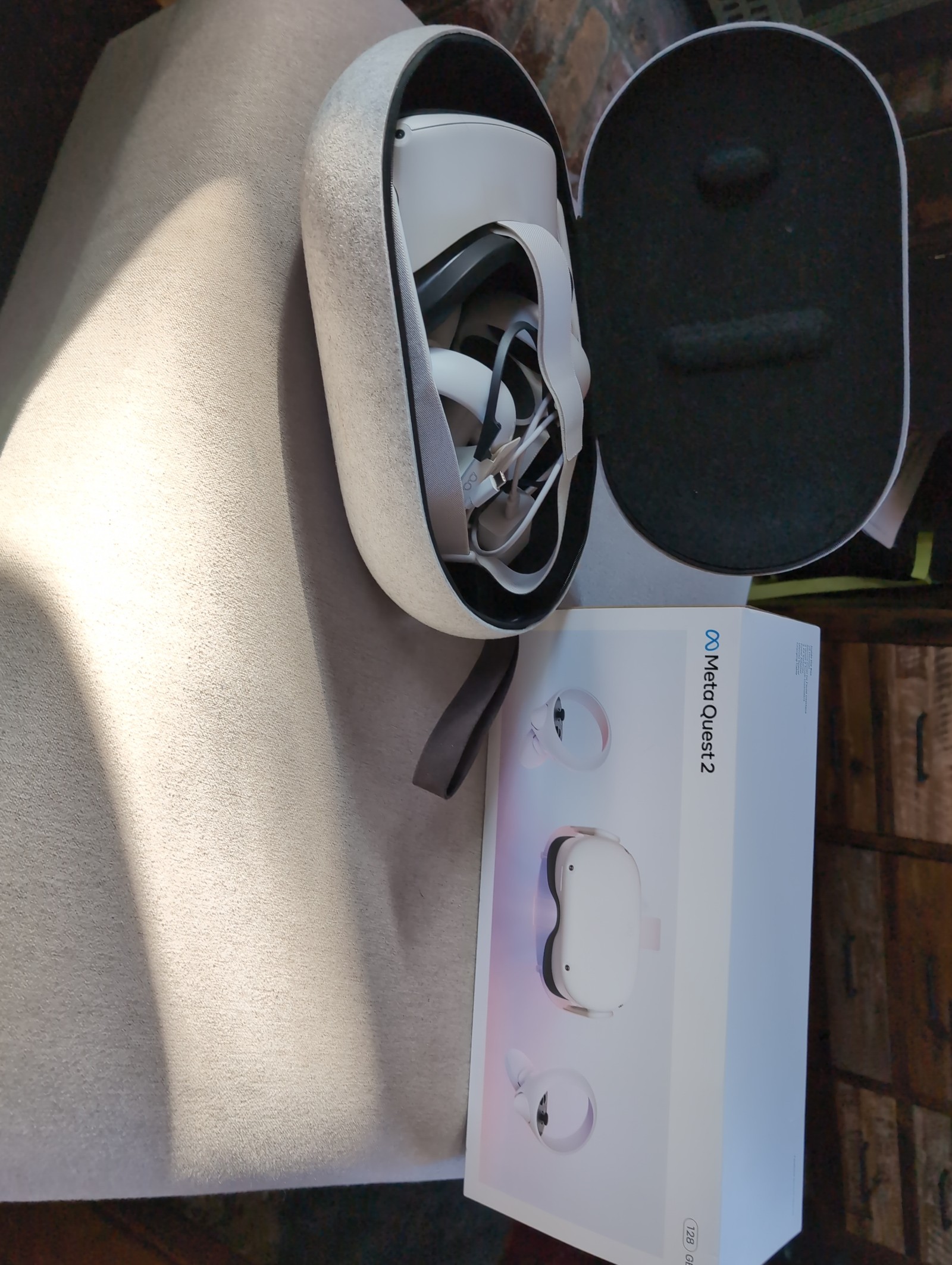 quest 2 with box and carrying case